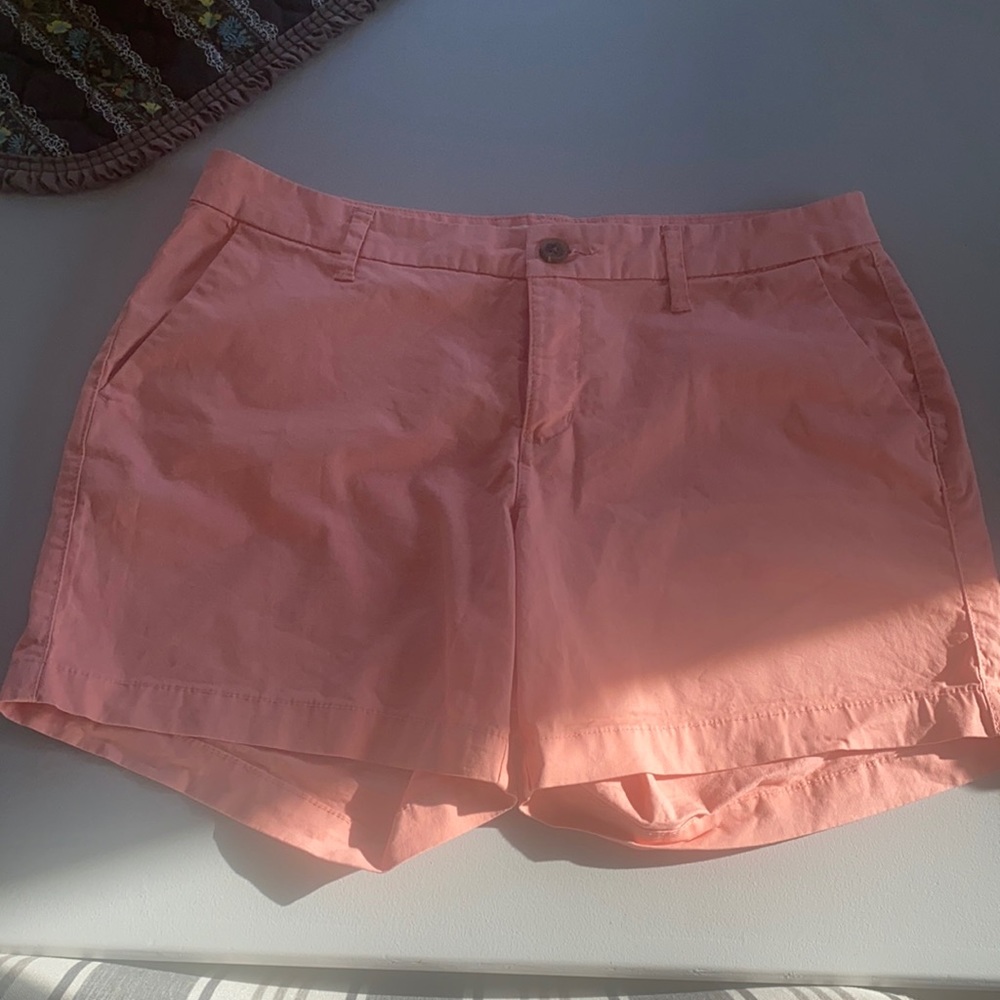 Beautiful peach colored shorts perfect for spring/Easter! Never worn. Size 6.